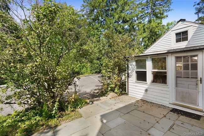 Building Photo - 1 Pound Ridge Rd