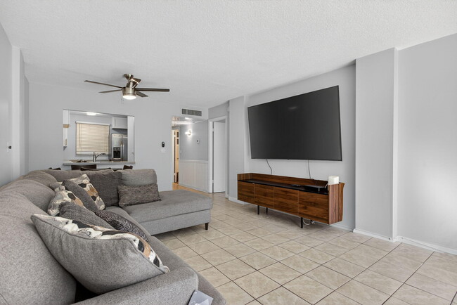 Building Photo - 107 Royal Pk Dr