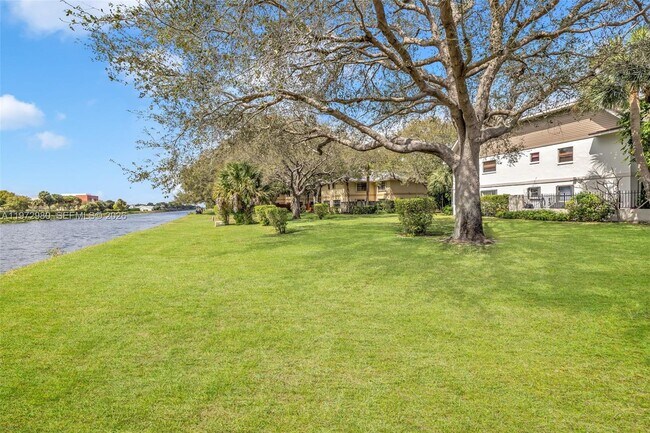 Building Photo - 3014 SW 21st Terrace