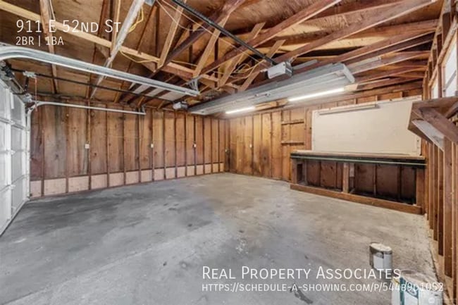 Building Photo - 911 E 52nd St