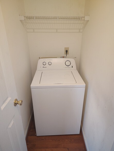 Building Photo - Room in Single Family Home on Caloosa Cove SW