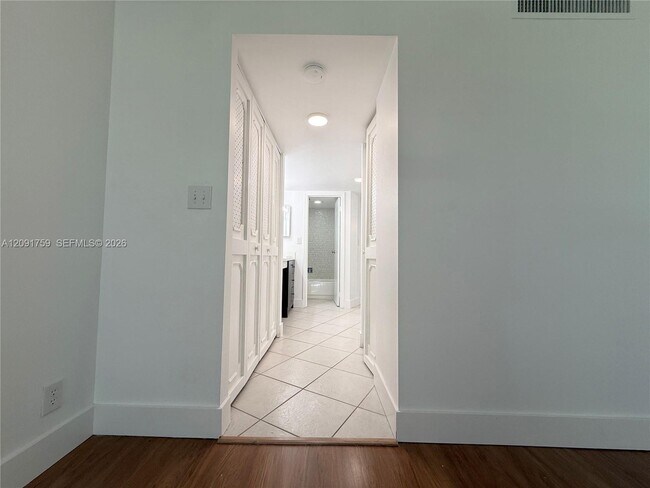 Building Photo - 3475 N Country Club Dr