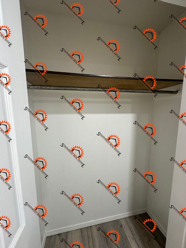 Building Photo - Month to month lease Furnished studio apartment. All bills paid!