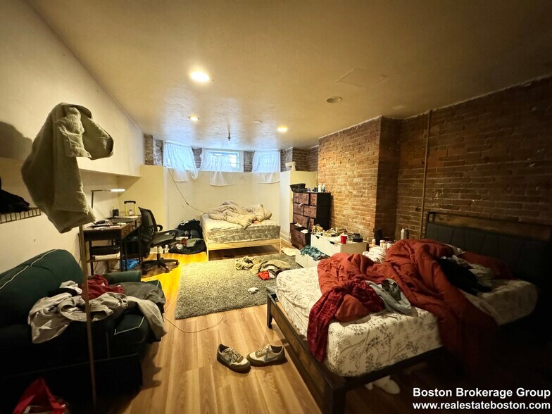 Building Photo - 73 Gainsborough St