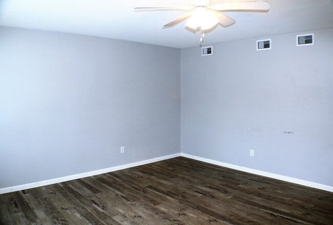 Building Photo - $1,750 | 3 Bedroom, 1 Bathroom Ground Floor Duplex | No Pets | Available for August 1st, 2026 Mov...