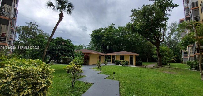 Building Photo - 17890 W Dixie Hwy