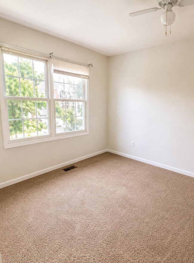 Building Photo - 203 W Park Dr