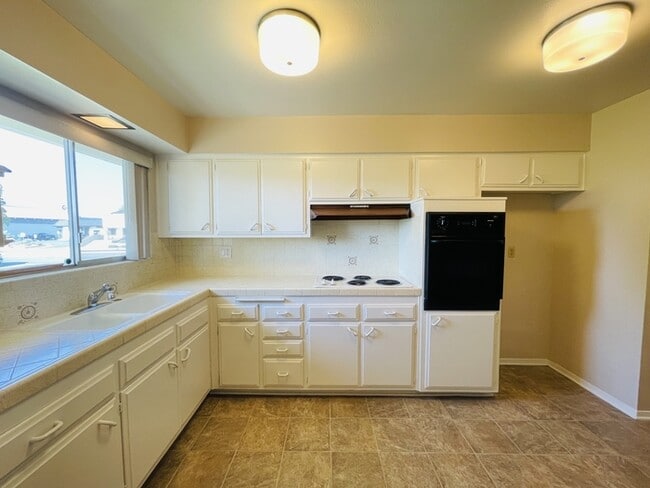 Building Photo - 27127 Sun City Blvd