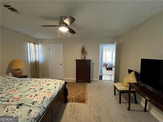 Building Photo - 17 Hartley Woods Dr