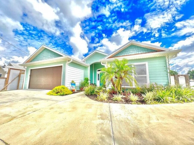 Building Photo - 5402 Pinetree Ave