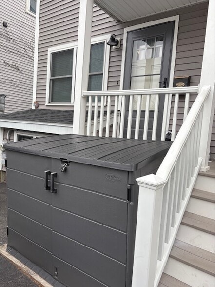 Building Photo - 33 Home St