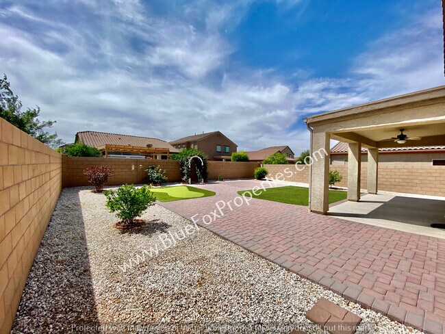 Building Photo - 9009 W Rolling Springs Dr
