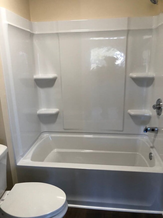 Building Photo - 2016 Iris Rd