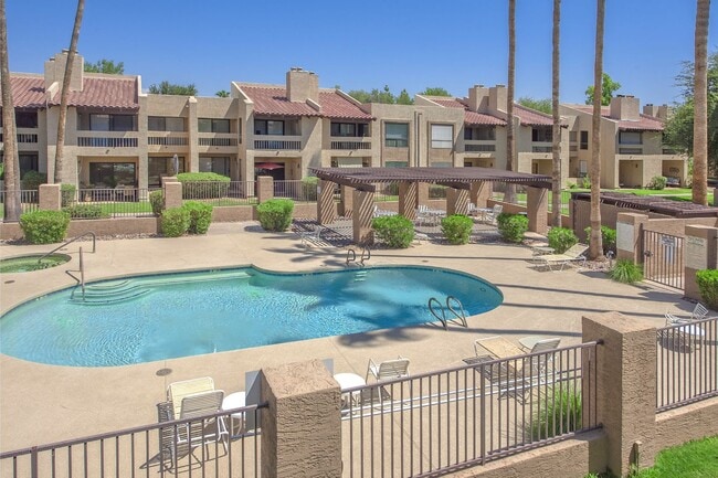 Building Photo - 8651 E Royal Palm Rd