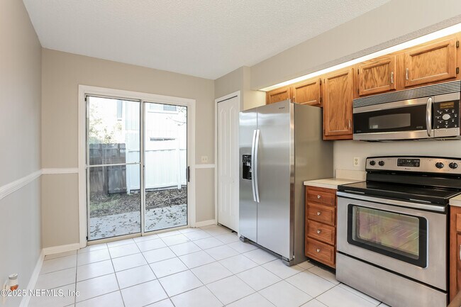 Building Photo - 9539 Glenn Abbey Way
