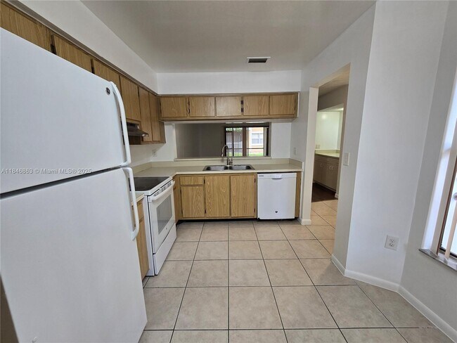 Building Photo - 2192 SW 80th Terrace