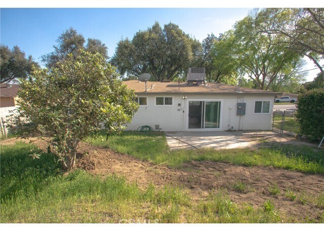 Building Photo - 496 W 48th St