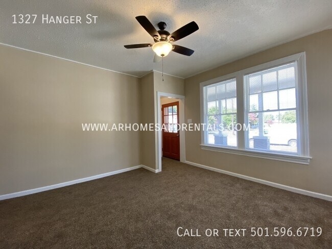 Building Photo - 1327 Hanger St | $1195 | 3 beds, 2 full baths