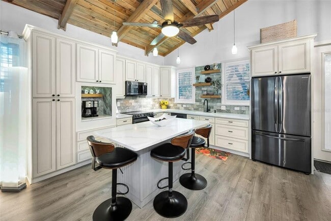 Building Photo - 525 Lexington St