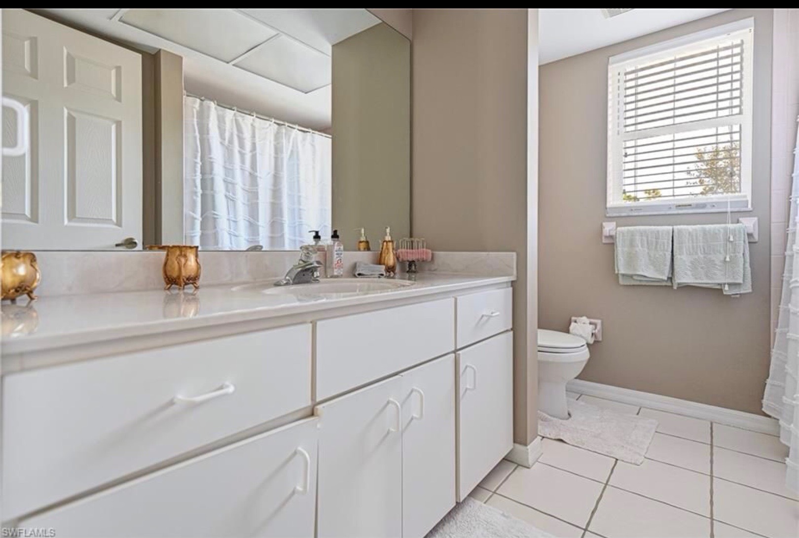 Second Bathroom - 4424 Pine Lake Rd