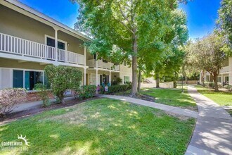 Building Photo - Cozy 2Bdm 1.5Ba Townhome with Modern Upgra...