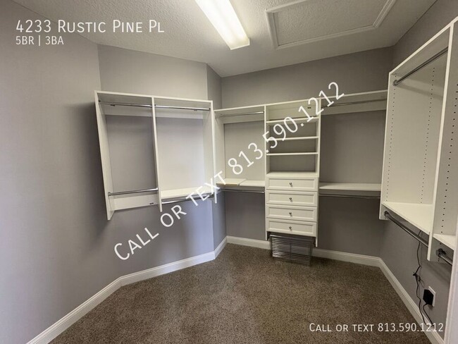 Building Photo - Spacious Wesley Chapel Home