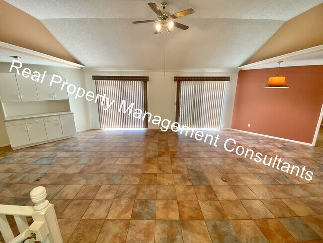 Building Photo - 2 Bedroom Custom Home in Liberty