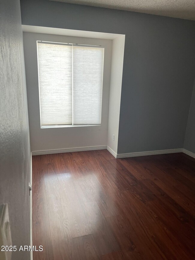Building Photo - 303 W Fellars Dr