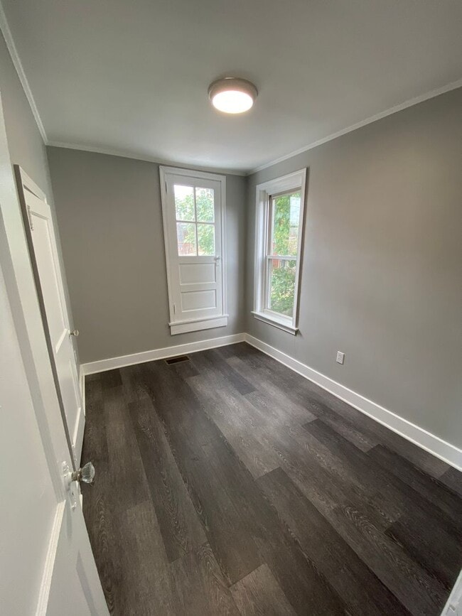 Building Photo - 2 Bed, 1 Bath Detached Home with Central AC Available 07/15
