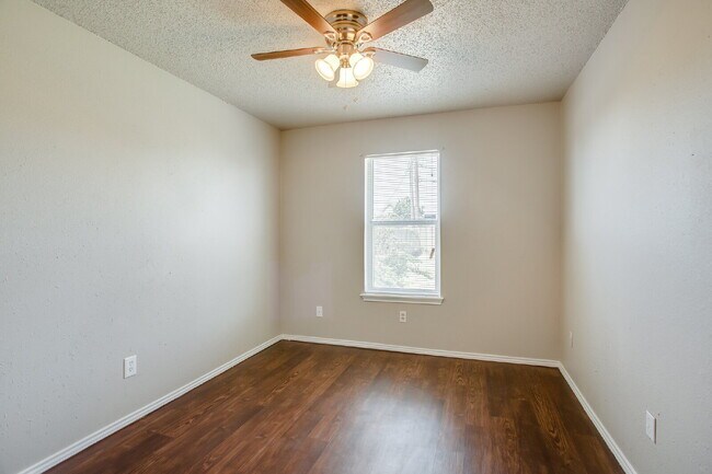 Building Photo - Updated 2/1/1 near LCU!