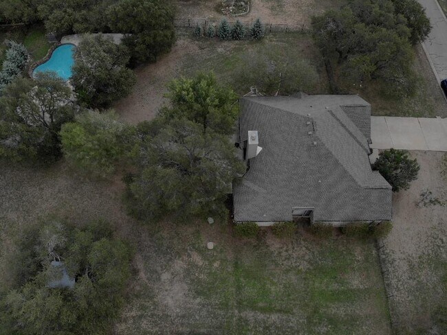 Building Photo - 207 Meadows Ln