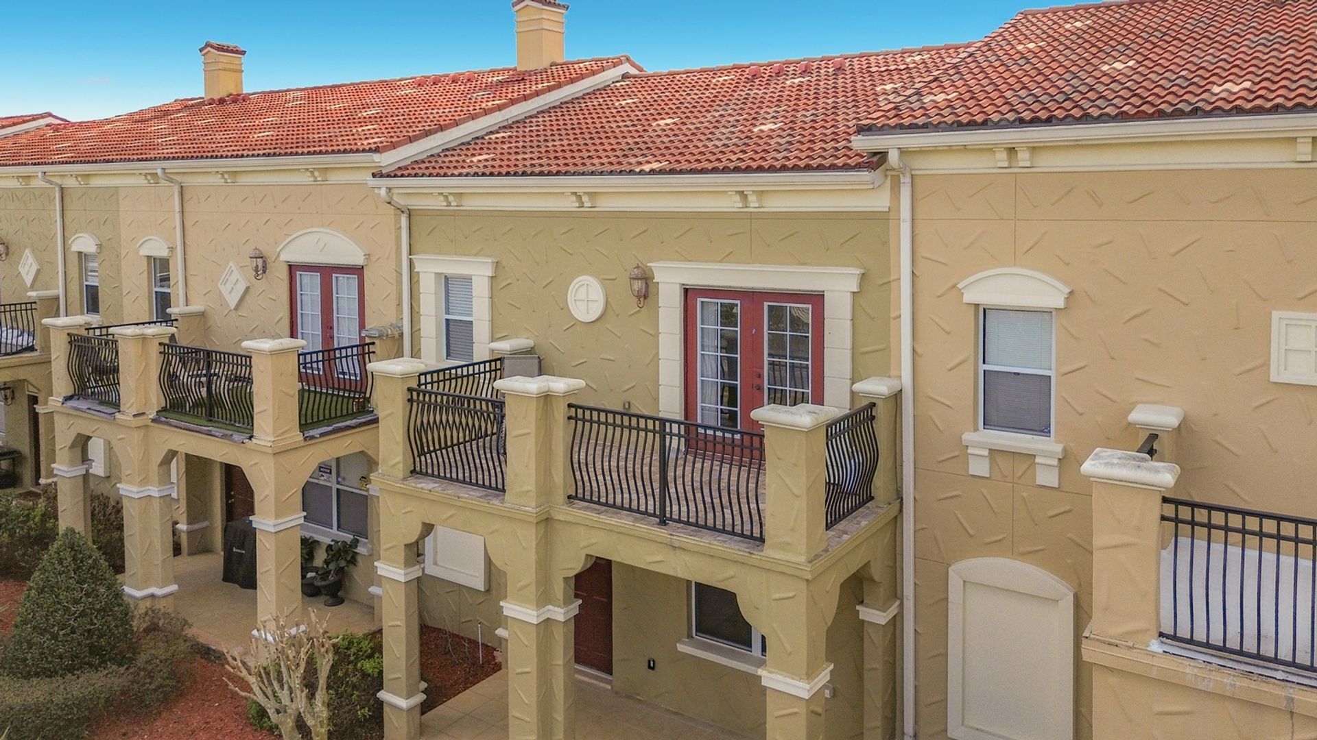 Building Photo - 2380 Bella Vista Dr