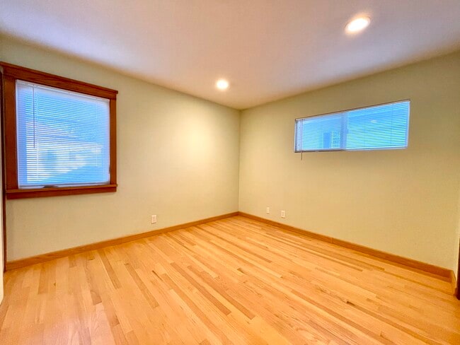 Building Photo - 3869 McLaughlin Ave