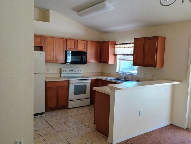 Building Photo - Very Nice 3-Bedroom, 2-Bath Home in a grea...