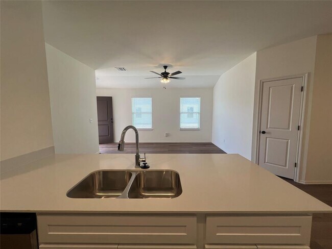 Building Photo - 302 Aaran Way