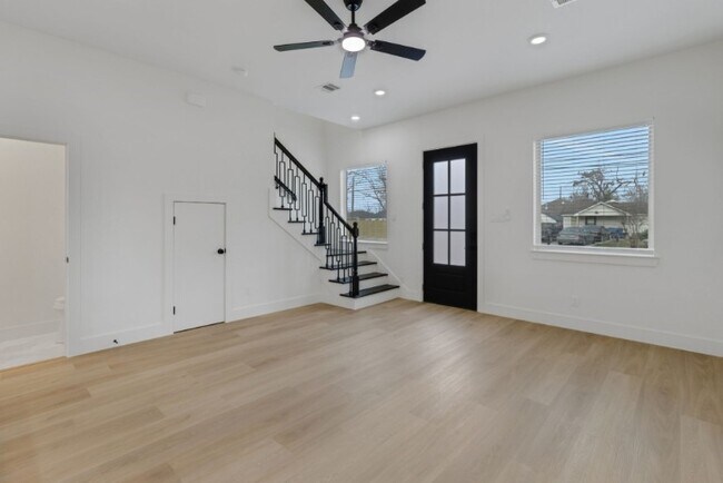 Building Photo - 7956 Bonaire St