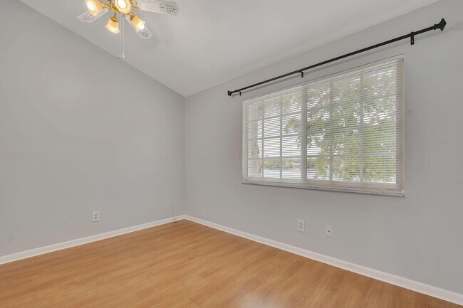 Building Photo - 2856 Belmont Ln