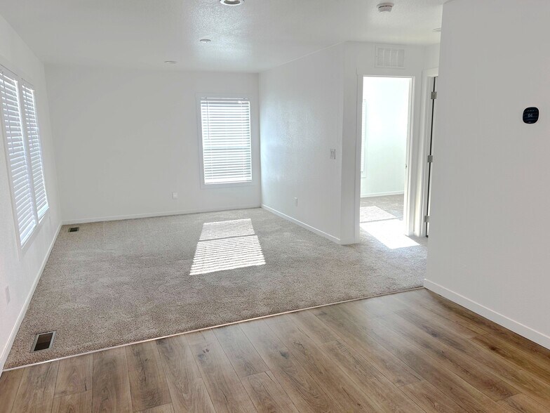 Building Photo - 2627 S Lamb Blvd