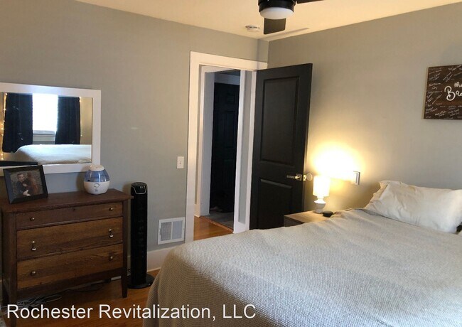 Building Photo - 2 br, 1 bath House - 288 Congress Ave