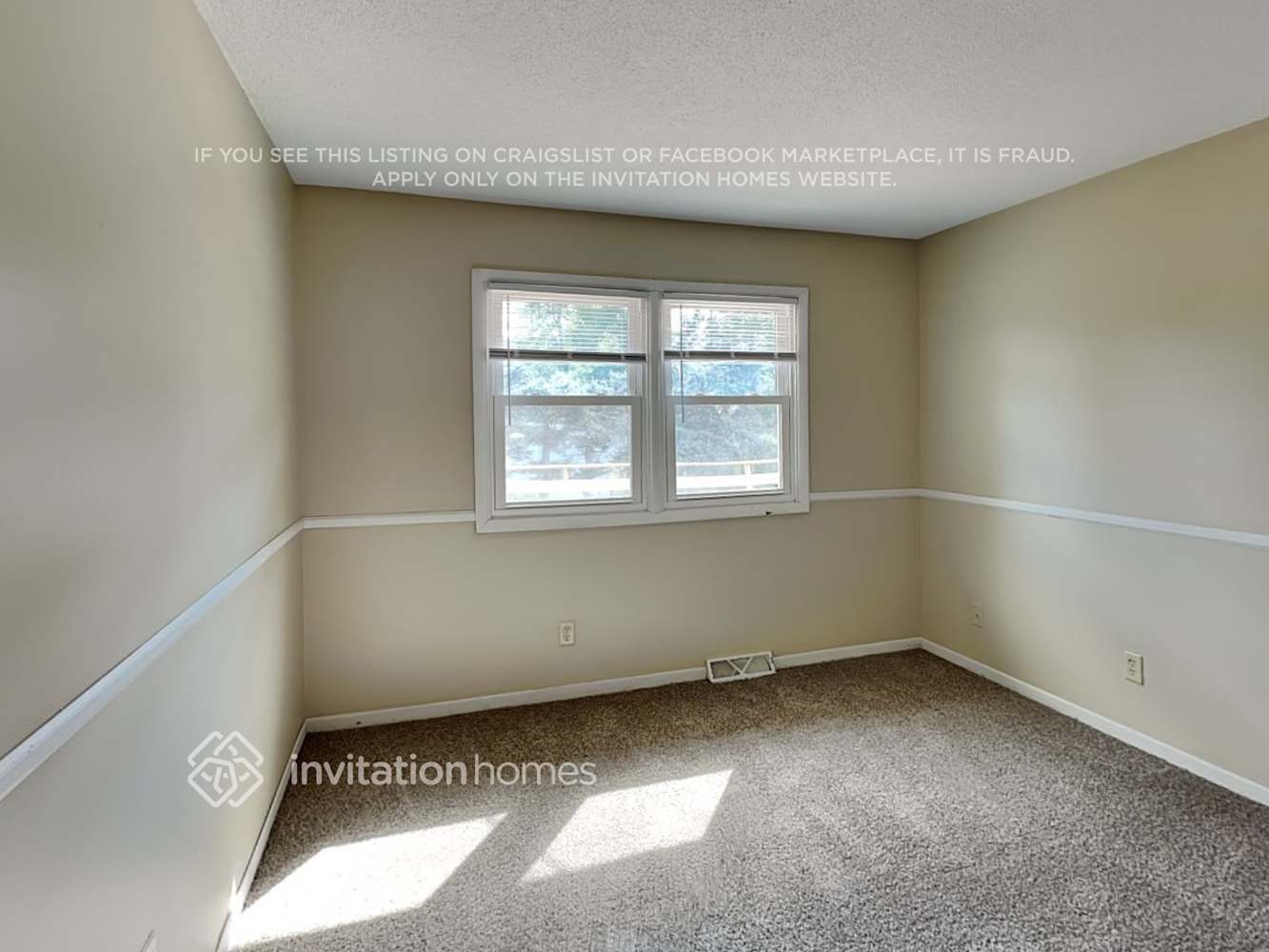 Building Photo - 13010 Deerwood Ln N