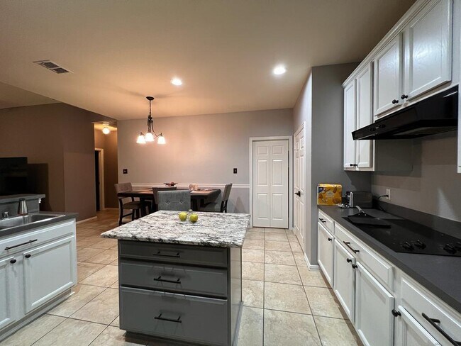 Building Photo - 3506 Nandina Dr