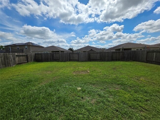 Building Photo - 723 Crystal Lakes Dr