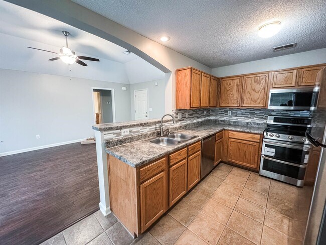 Building Photo - 1532 Pemberton Ln