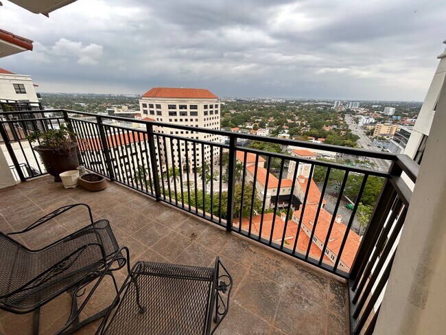 Building Photo - 888 Douglas Rd