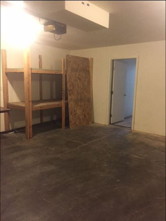 Building Photo - 1731 W Kagy Blvd
