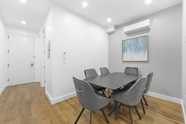 Building Photo - 564 W 182nd St