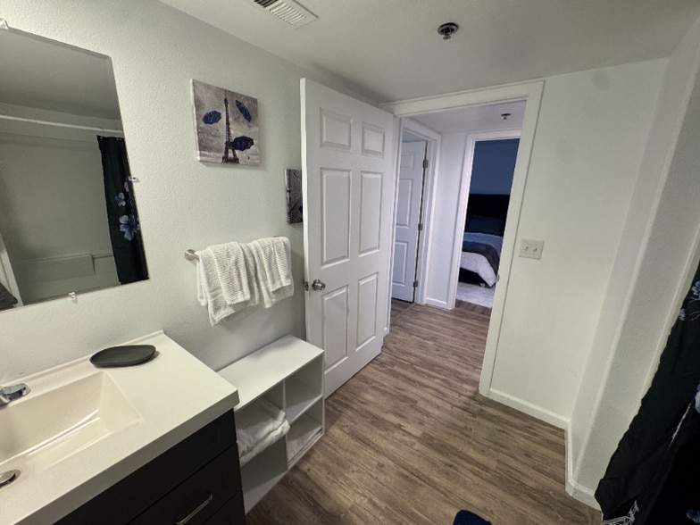 Building Photo - 10 Gentry Wy