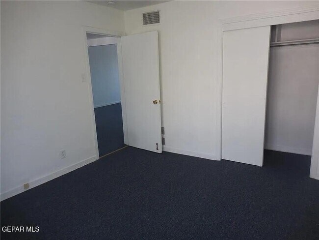 Building Photo - 814 W Yandell Dr