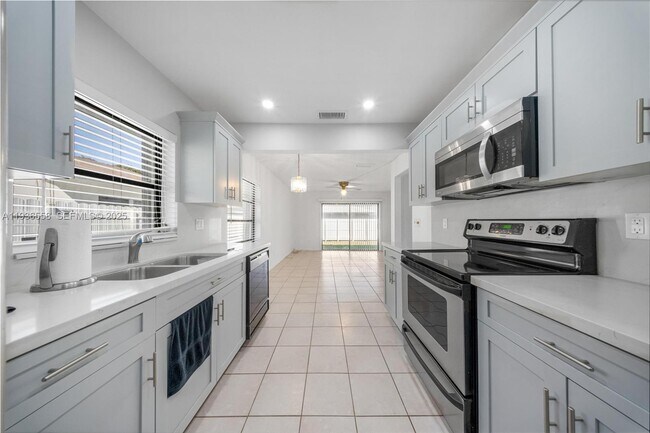 Building Photo - 14065 SW 48th Terrace