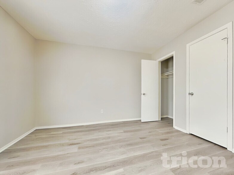 Building Photo - 2047 Lexington Woods Dr